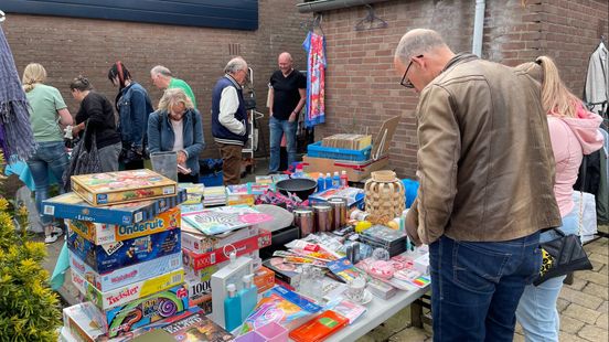 'Ik wilde van mijn spullen af', straten van Boskoop vol met rommel ...