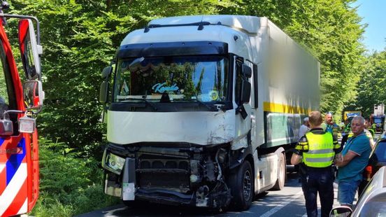 Automobilist uit Beek komt om bij aanrijding met vrachtwagen. Automobilist uit Beek komt om bij aanrijding met vrachtwagen.