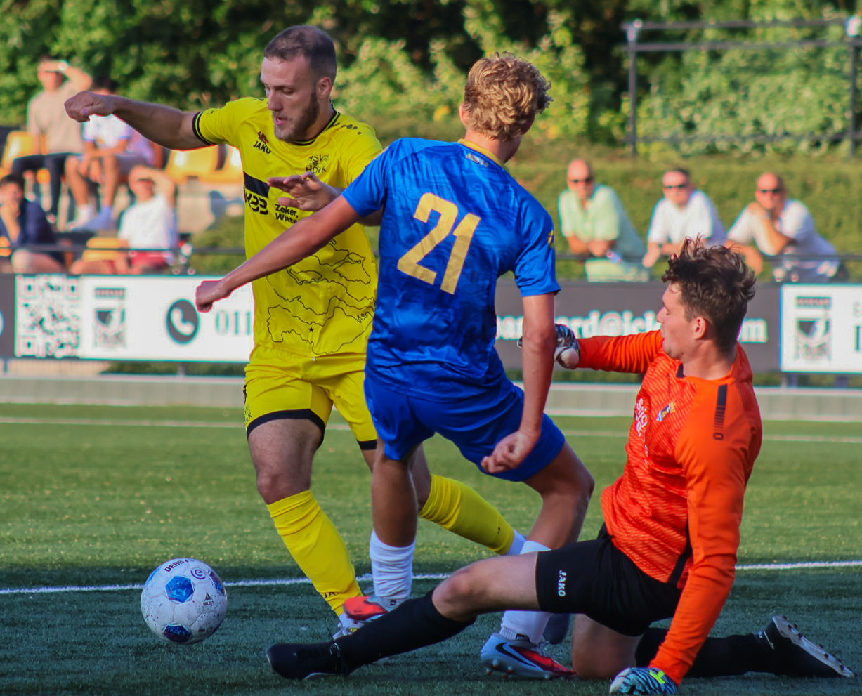 Hoek opent voorbereiding met ruime zege op Schouws Elftal, maar De Nooijer wil kwaliteitsimpuls