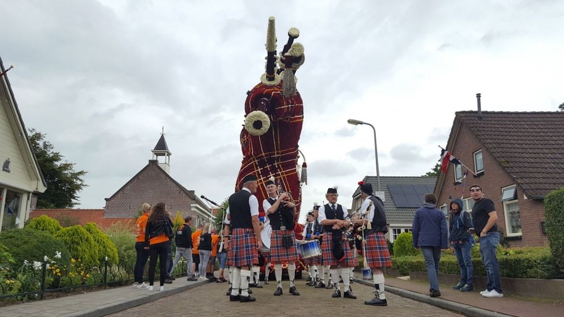 Bloemencorso in Sint Jansklooster