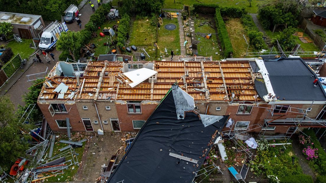 Schade aan het dak na tornado Zierikzee