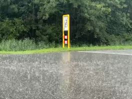 Harde regen woensdagochtend in Hellevoetsluis.