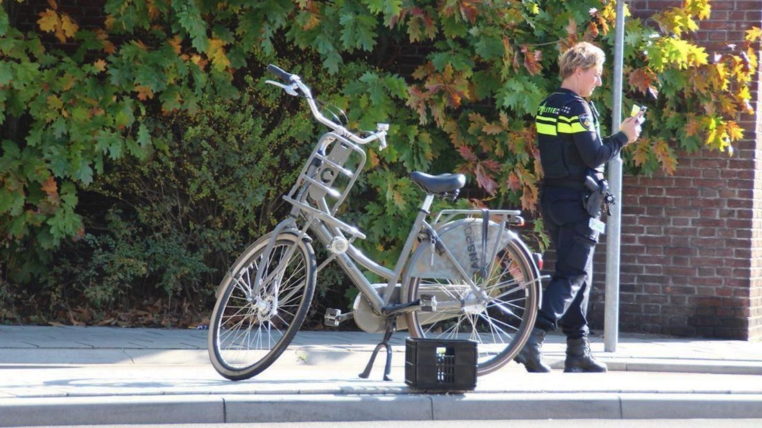 Politie onderzoekt aanrijding van fietsster