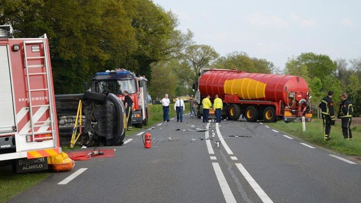 Automobiliste overleden na ongeluk op N343 tussen Weerselo en Fleringen