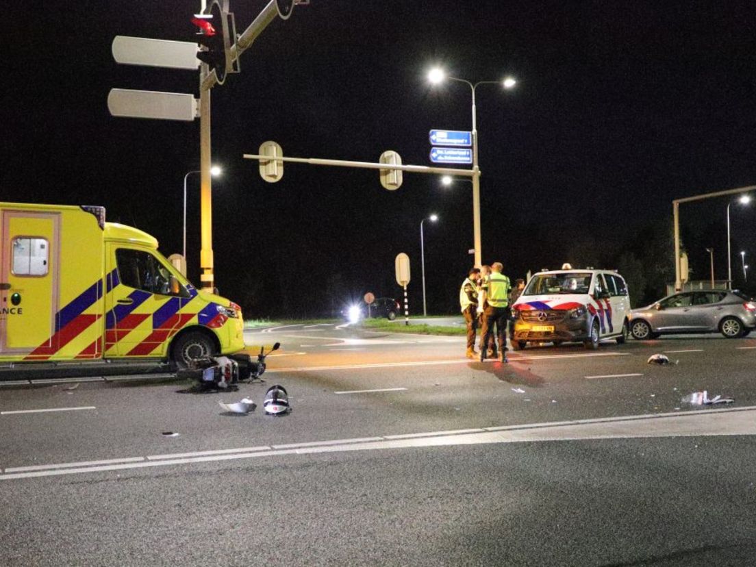 Het ongeval gebeurde rond 22:30 uur ter hoogte van de verkeerslichten bij de carpoolplaats.