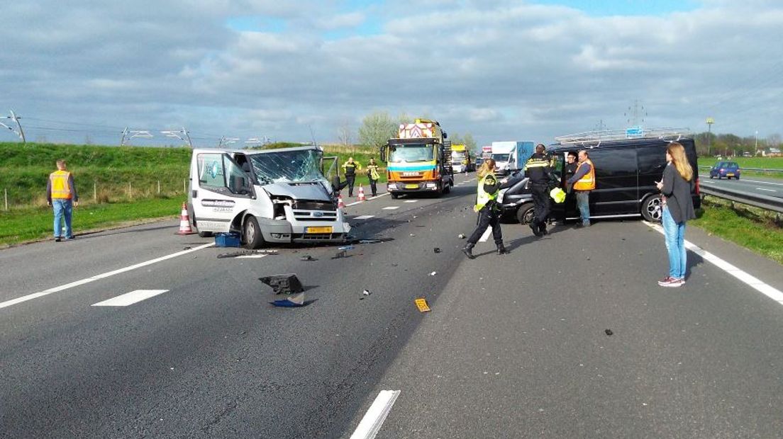 De A15 tussen Nijmegen en Gorinchem is weer open na een ernstig ongeluk.