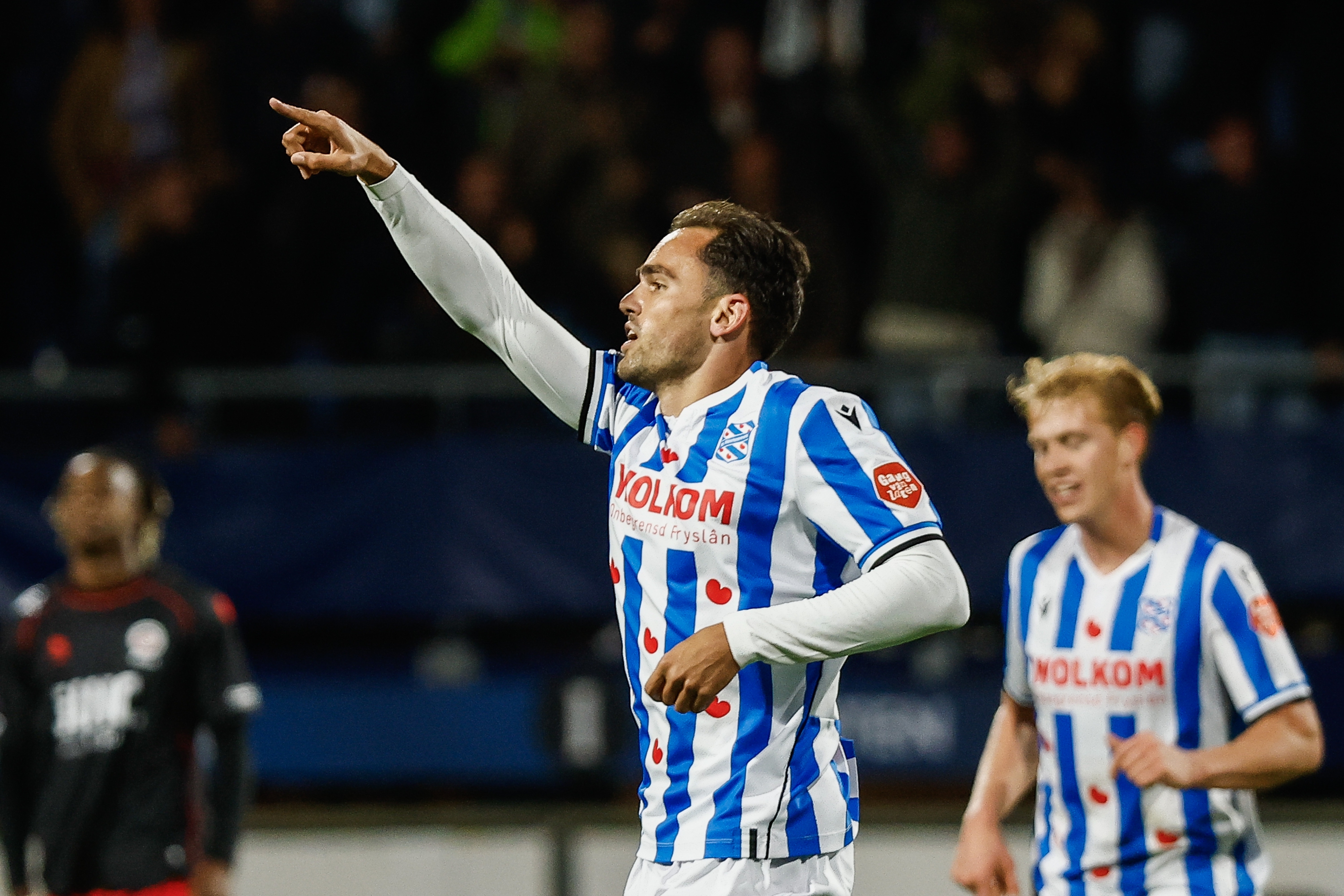 Sam Kersten skeat Hearrenfean nei de oerwinning tsjin Excelsior
