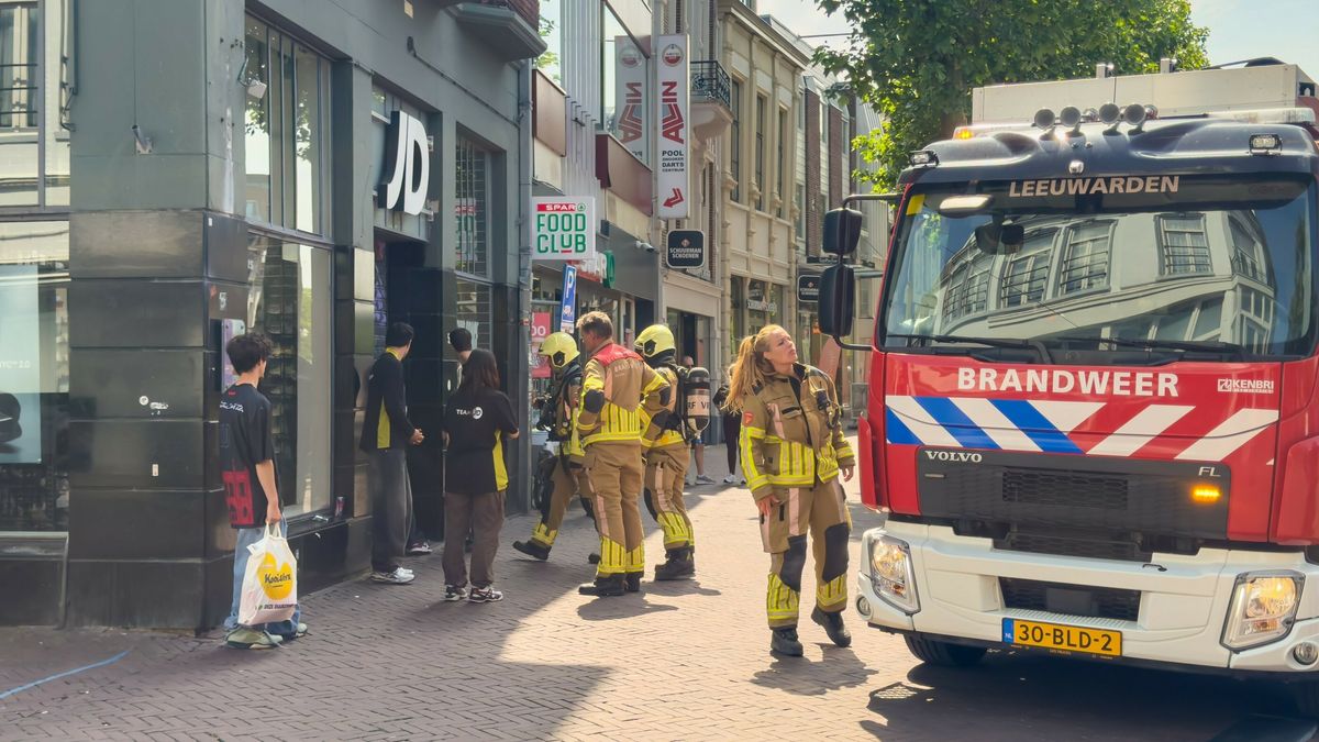 Winkel in Leeuwarden ontruimd vanwege penetrante lucht