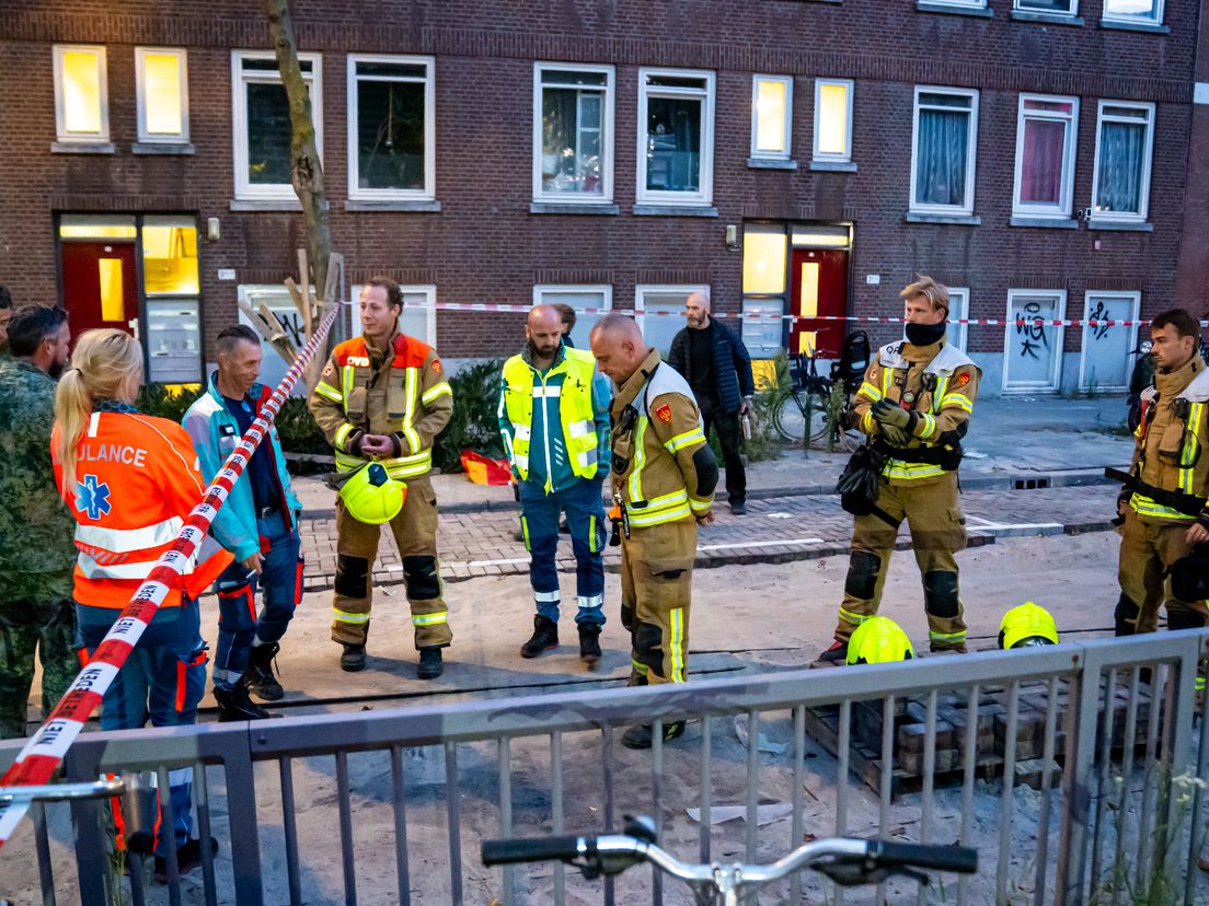 De straat is volledig afgezet.
