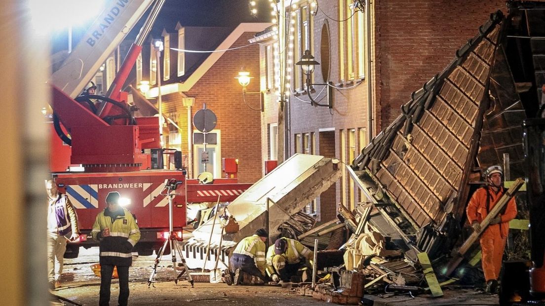 De brandweer gaat proberen het slachtoffer te bevrijden (Rechten: ProNews)