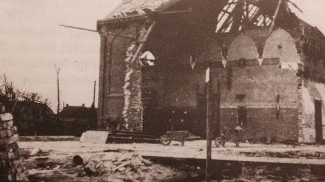 De overblijfselen van het klooster in Deest na de V1 inslag - J. den Otter
