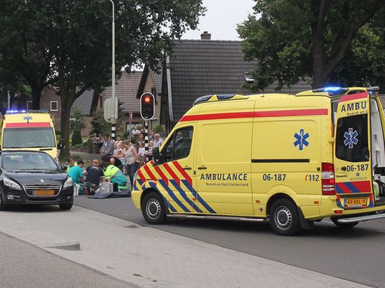 Jongen zwaargewond na botsing met auto in Uddel - Omroep ...