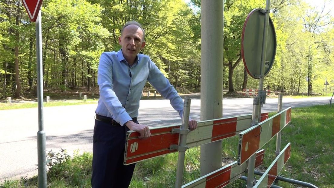 Jan Wassink bij de J.C. Wilslaan die op drukke dagen wordt afgesloten.