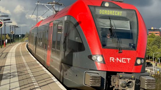 Aanrijding met persoon op spoor: tijdelijk geen treinen tussen Sittard en Maastricht. Aanrijding met persoon op spoor: tijdelijk geen treinen tussen Sittard en Maastricht.