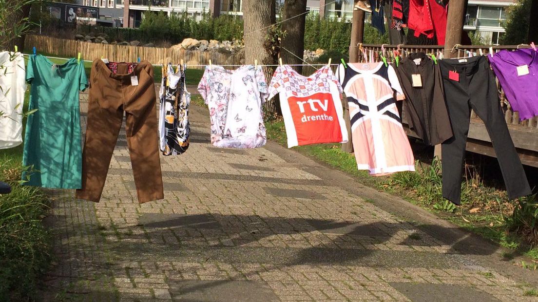 Een grote kledingruil in Emmen (Rechten: RTV Drenthe/Josien Feitsma)