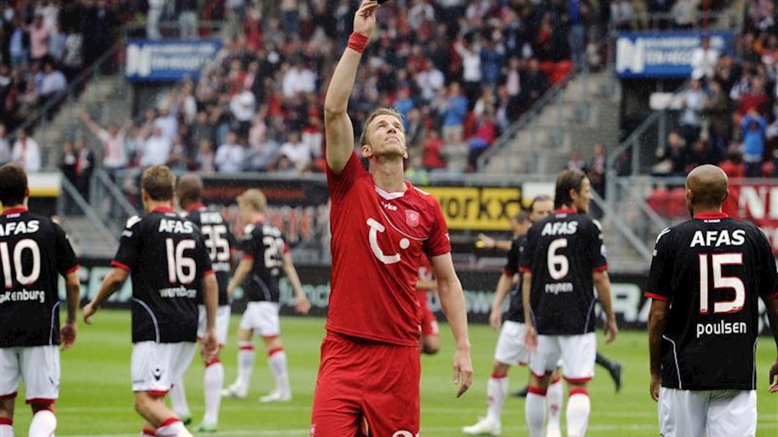Marc Janko met rouwband na zijn doelpunt