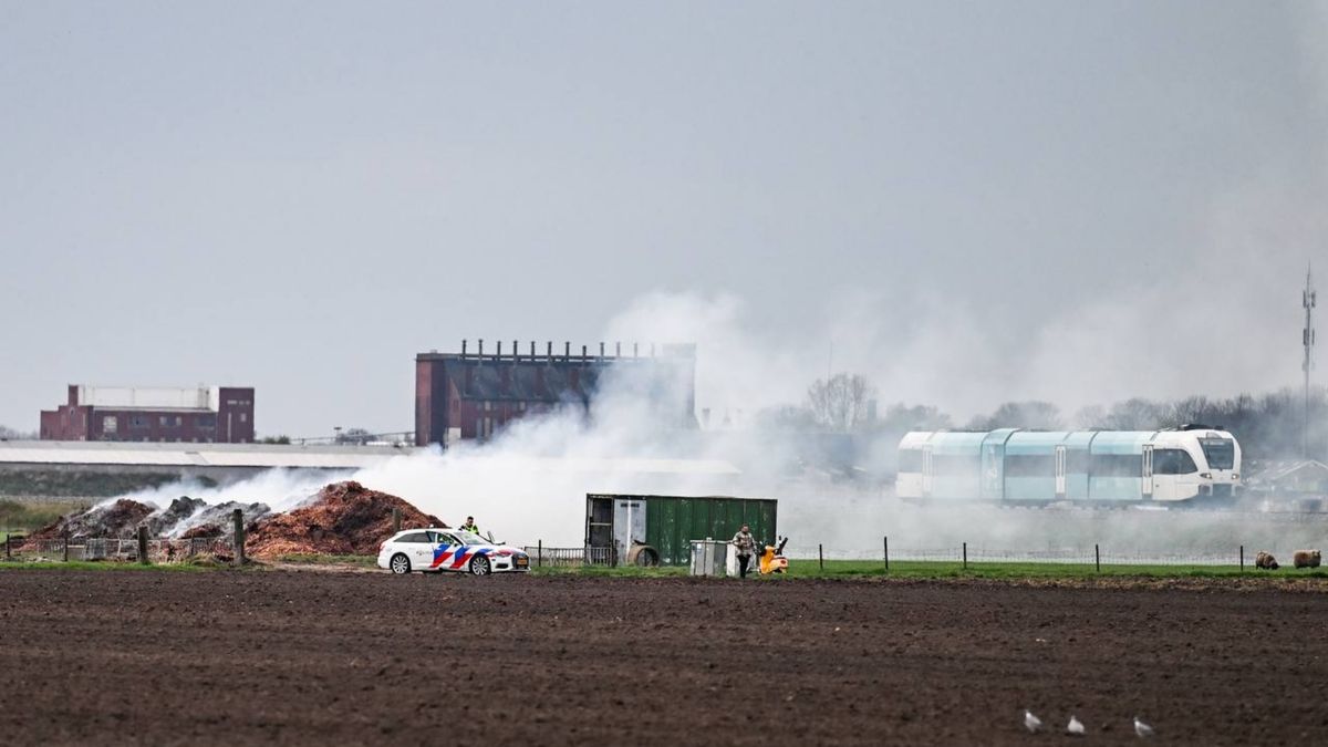 112-nieuws: Kind naar het ziekenhuis na aanrijding met vrachtwagen Zuidhorn • Politie onderzoekt bra