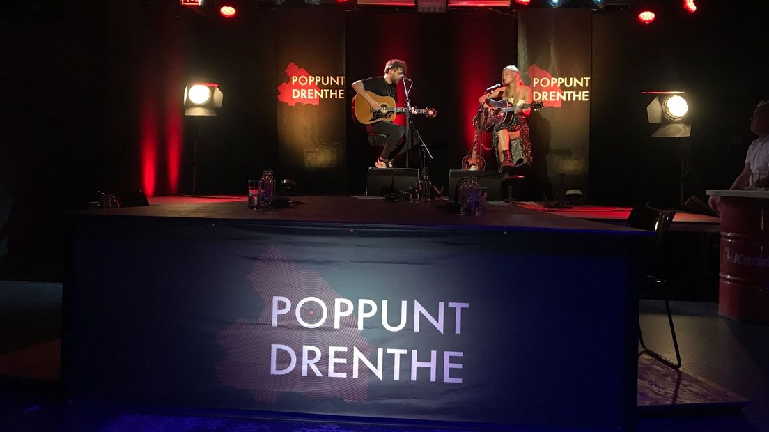 Singer songwriter Isa Zwart te gast in Discover Drenthe Live van Poppunt Drenthe (Rechten: Serge Vinkenvleugel/RTV Drenthe)