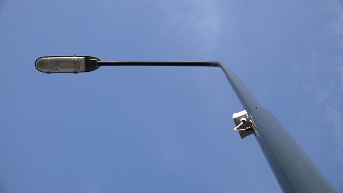 De gemeente Apeldoorn gaf toestemming om de lantaarnpalen te gebruiken