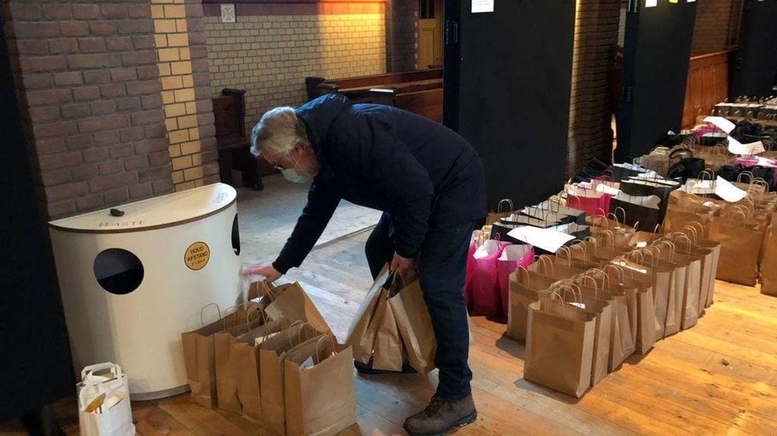 Ruim 600 Valentijnsontbijten huis-aan-huis bezorgd.