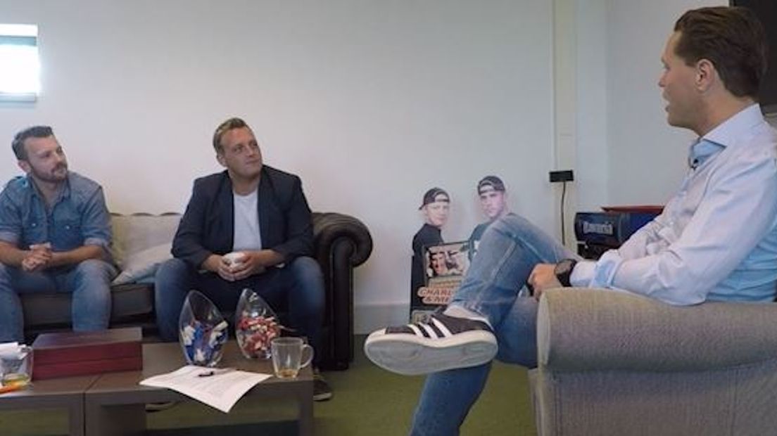 Iedere week in UIT met Esther volgen wij de mannen van de familie Hartkamp uit Arnhem. Drie mannen met een hart dat klopt op het ritme van het levenslied. De Hartkampjes!