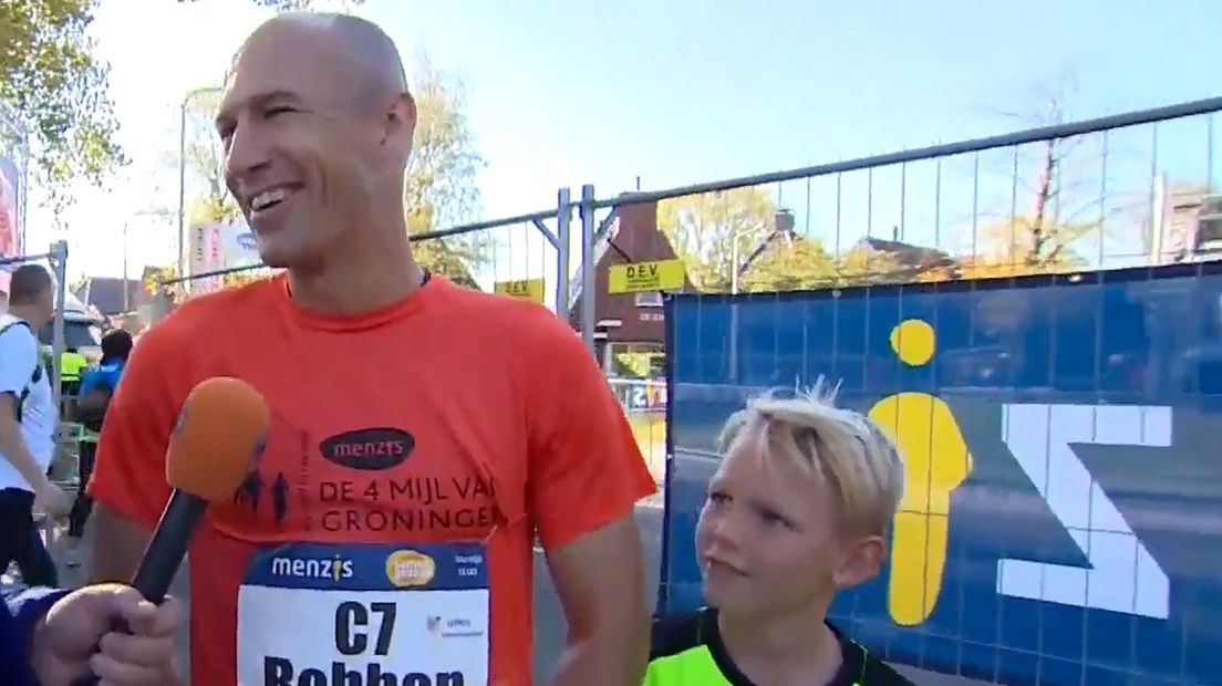 Arjen Robben en zijn zoontje Luka kijken tevreden terug op de 4 Mijl.
