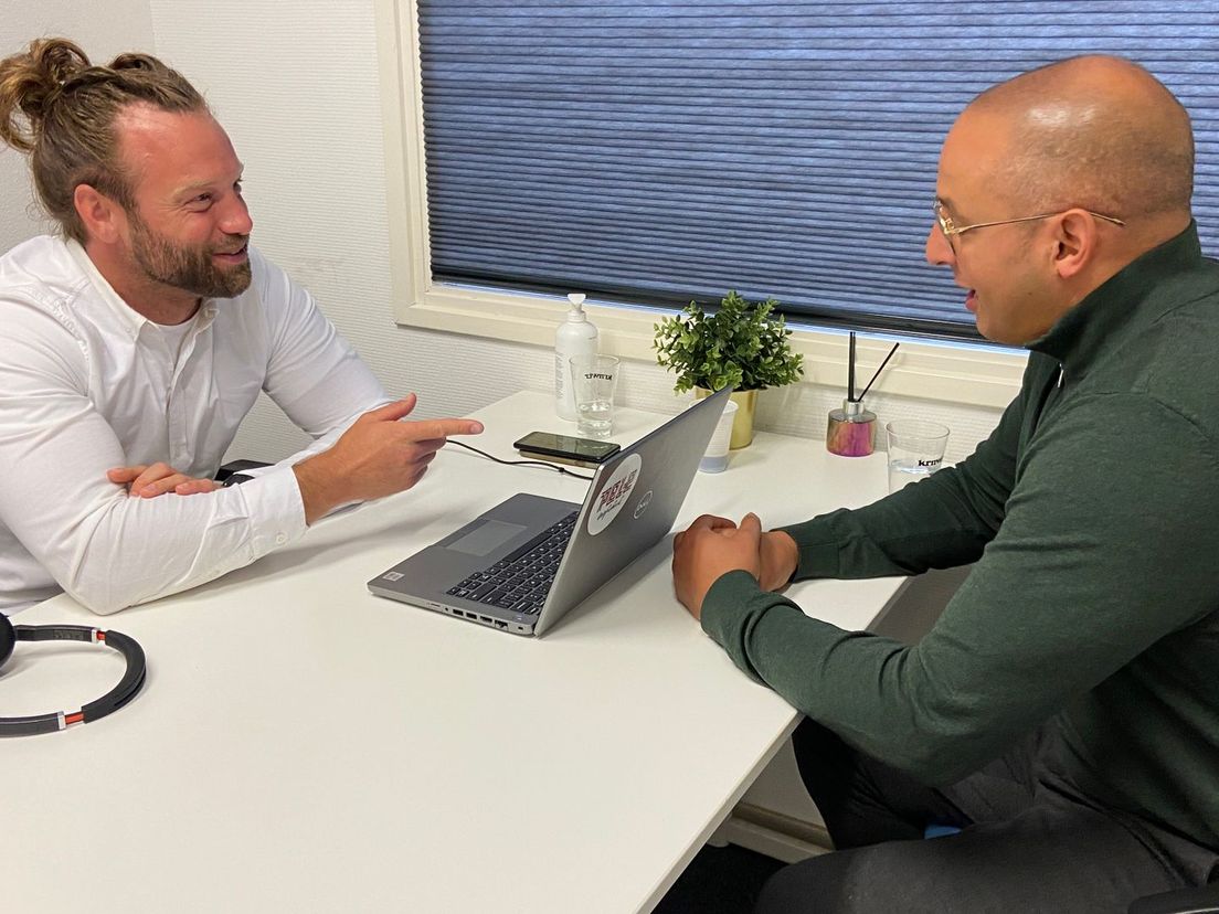 Jeroen Hooghart van WSP in gesprek met Hilal Makhoukhi