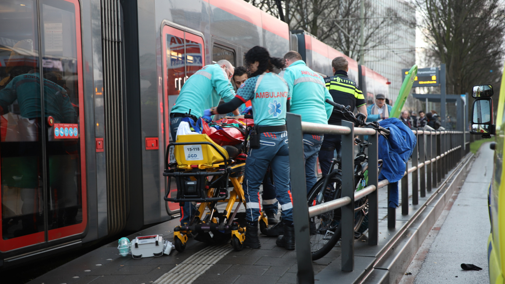 112-nieuws | Gewonde na aanrijding met tram - Stalker aangehouden voor drugs- en wapenhandel