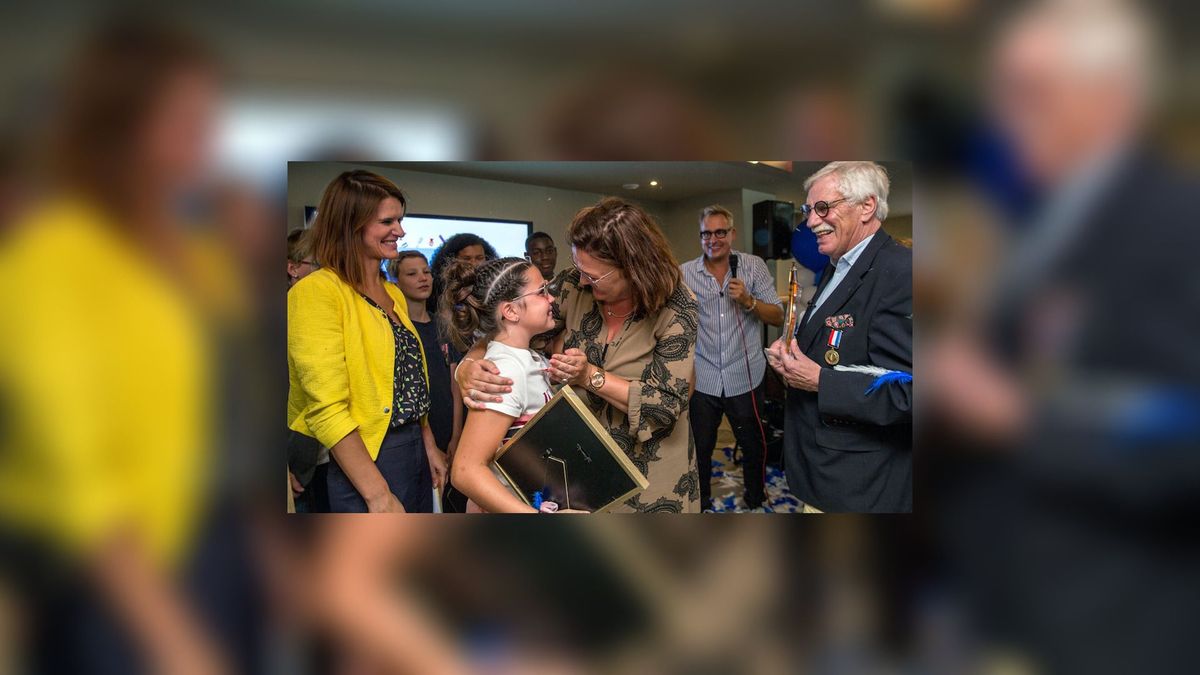 Sofie Neziri (10) uit Hurdegaryp wint eerste Nationale Kinderprijs