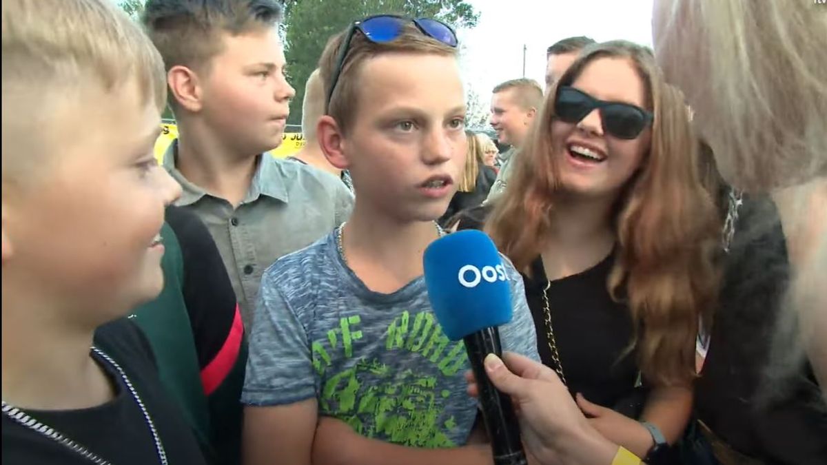 Bökkers schrijft feesthit over legendarische uitspraak 'Feesten, drinken en roken tot laat!'