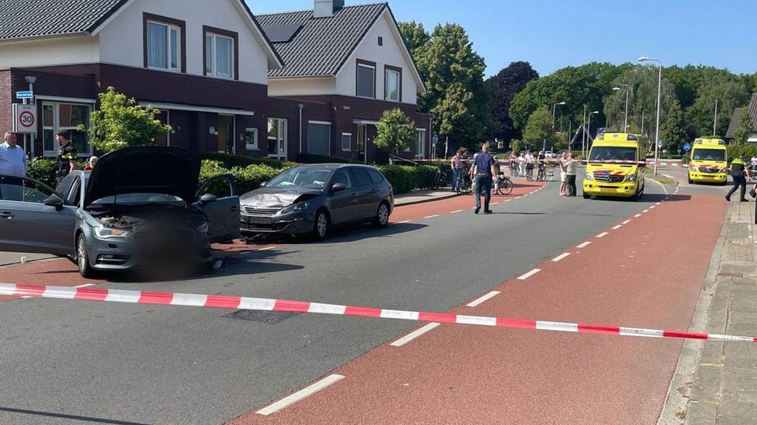 Een deel van de straat in Barneveld is afgezet.