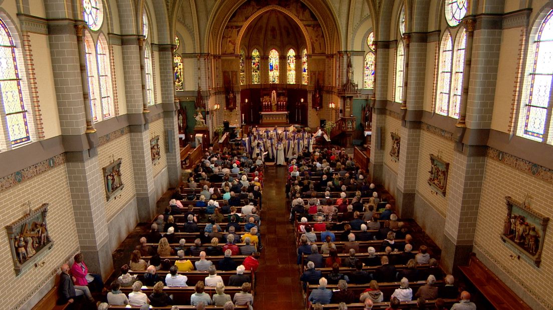 Gospelkoor in de kerk in Kwadendamme