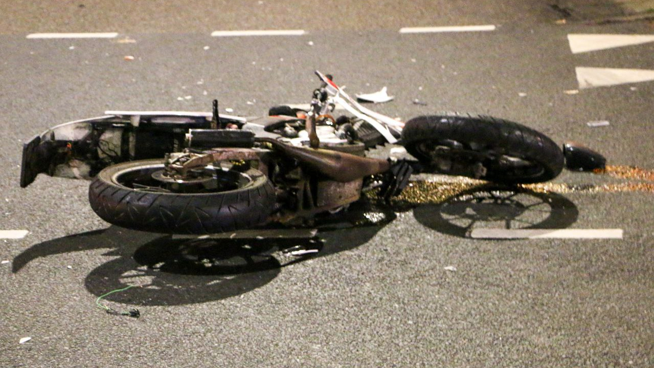 Gewonde bij botsing tussen auto en vrachtwagen bij Weert.