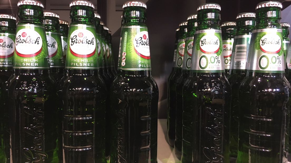 Het drinken van een flesje Radler 0.0 wordt steeds populairder, ook bij kinderen. Vooral op de Veluwe en in de Achterhoek drinken 11 en 12-jarigen regelmatig een flesje alcoholvrij bier. Een zorgelijke ontwikkeling vindt de GGD Noord- en Oost Gelderland, want kinderen leren zo dat bier drinken erbij hoort.