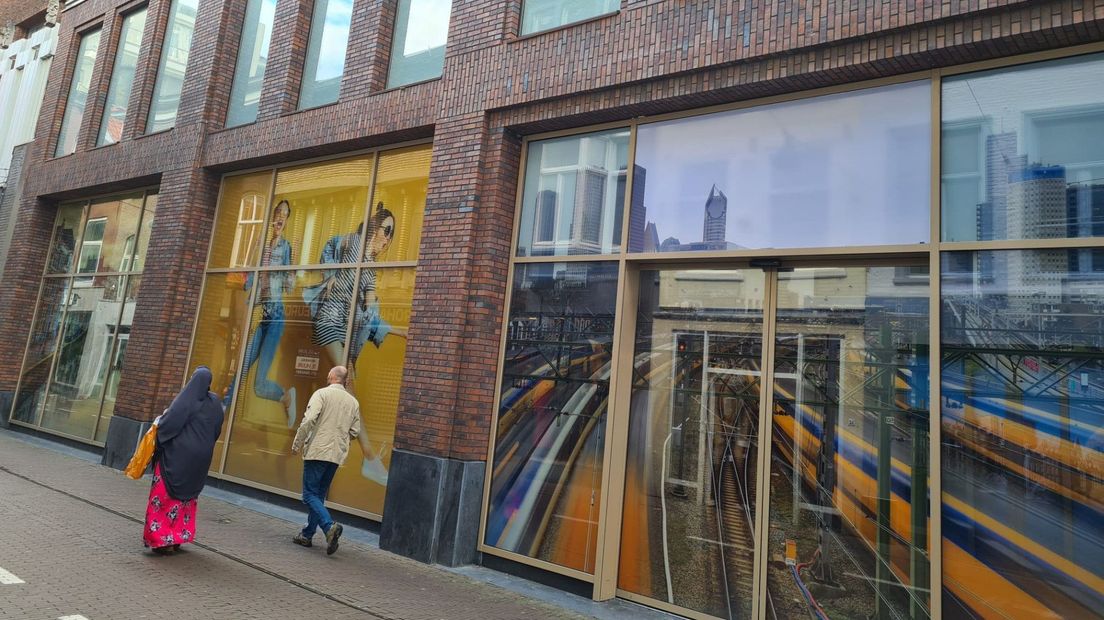 Haagse campus van Universiteit Leiden wil collegezalen in oude pand Hudson's Bay
