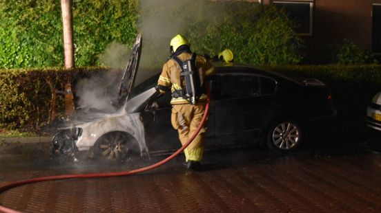 Auto brandt uit • fataal motorongeluk