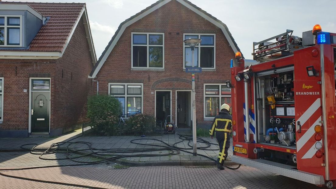 De brand woedde aan de achterkant van de woning in Enschede