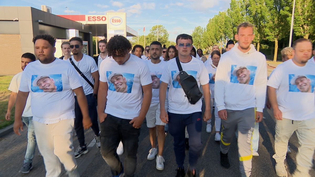 Honderden mensen lopen mee in stille tocht voor vermoorde Thomas