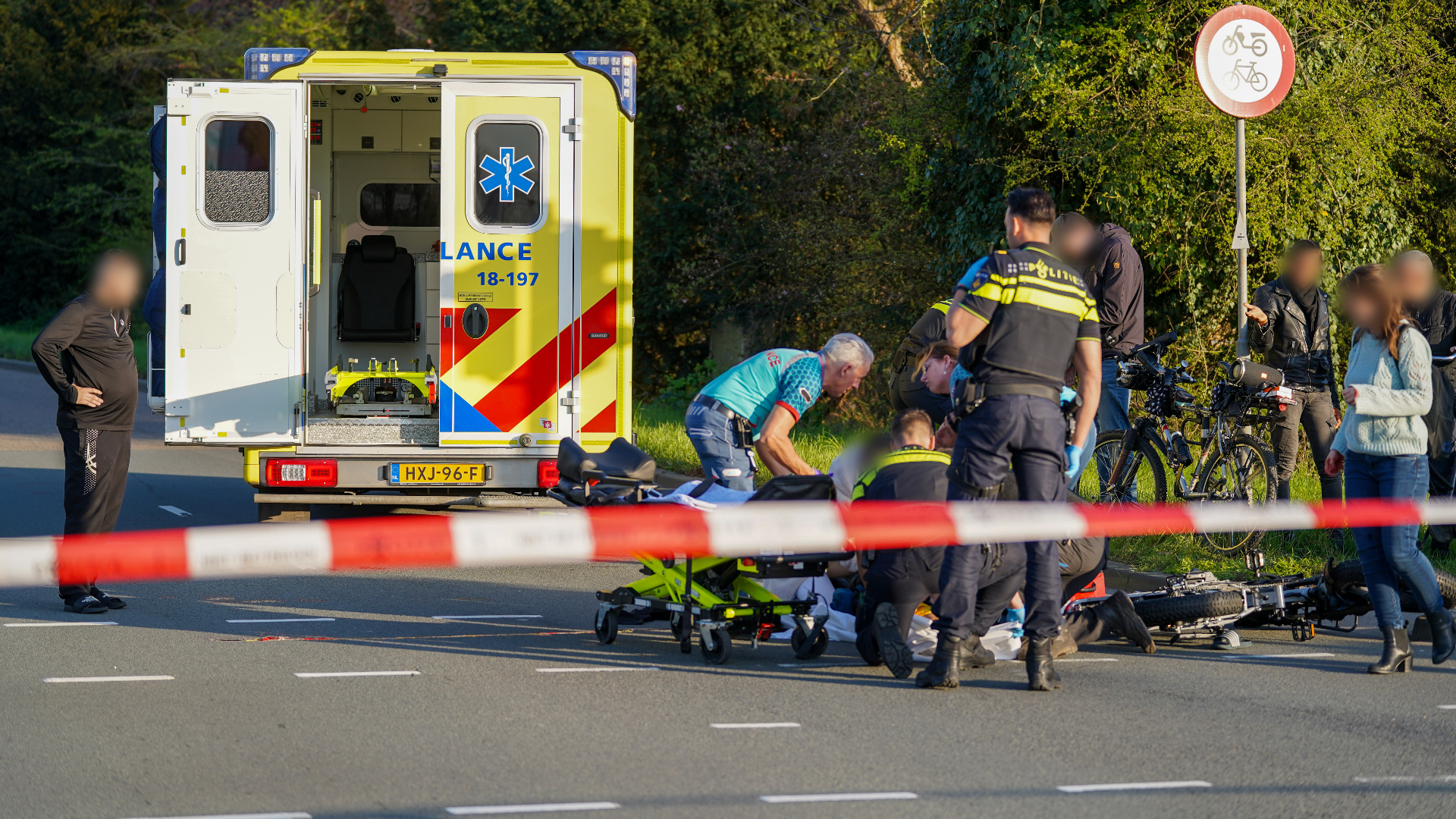 Het slachtoffer kwam in botsing op zijn fatbike met een auto.