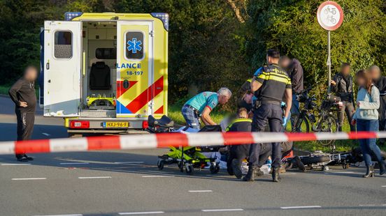 Fatbiker ernstig gewond na botsing met auto. Fatbiker ernstig gewond na botsing met auto.