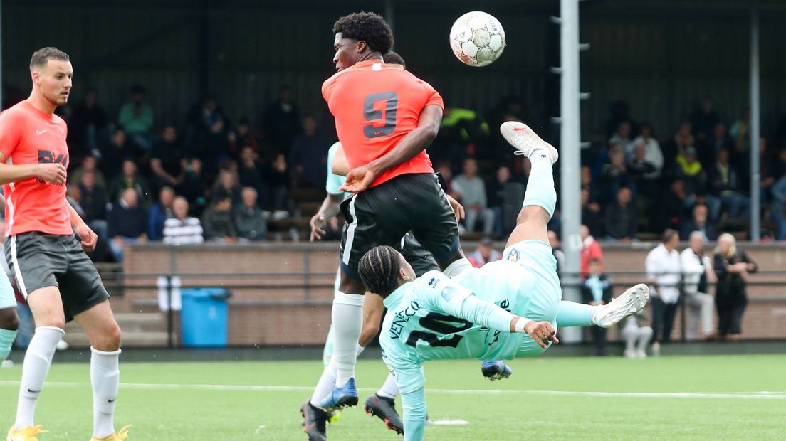Vicente Besuijen  met een omhaal