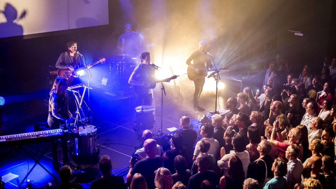 Dotan treedt op in TivoliVredenburg.