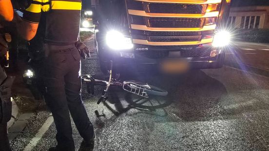 Fietser aangereden • accuzuur op straat