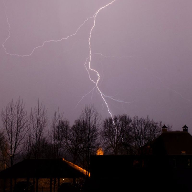 Flinke knallen en rinkelende ramen onweer trekt over Drenthe RTV Drenthe