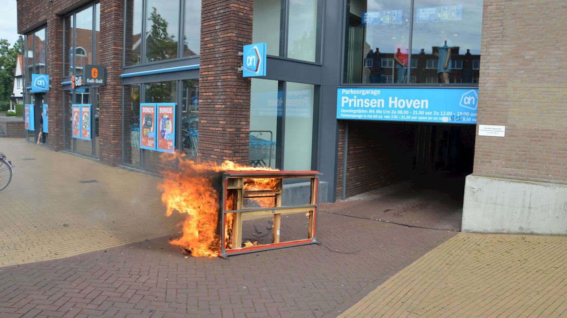 Bankstel in brand gestoken in parkeergarage Steenwijk