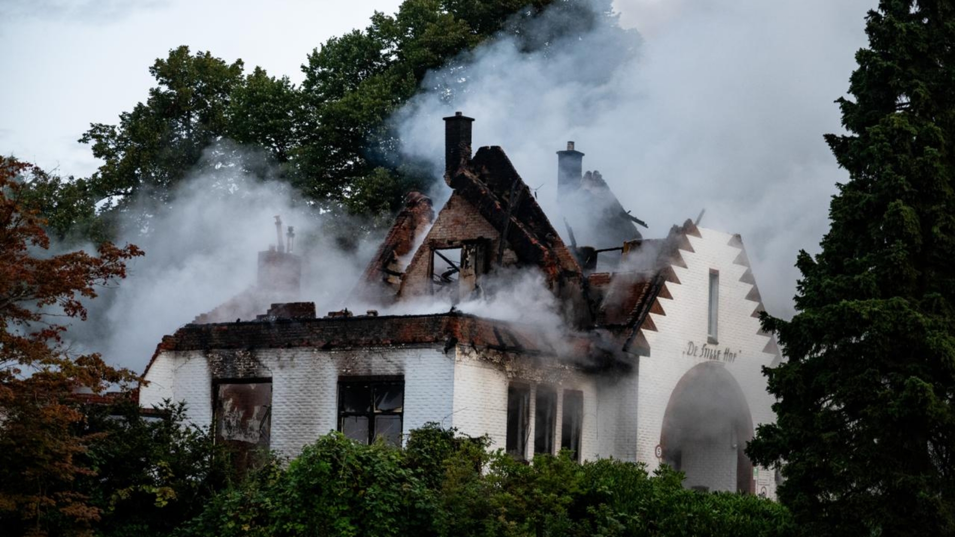 Afbeelding bij Gemeente wil afgebrand poortgebouw begraafplaats Hoogezand herstellen