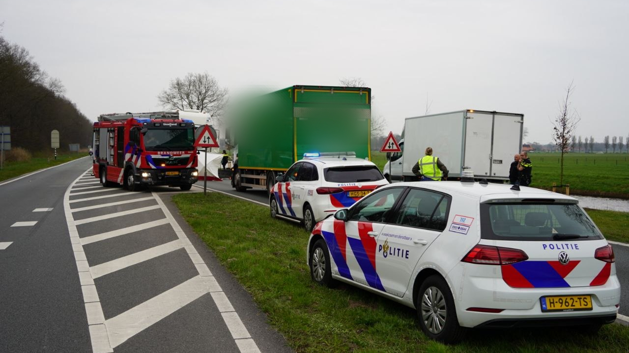 Uitslaande brand in Nijverdal | Wegafsluiting N377 na ernstig ongeluk.
