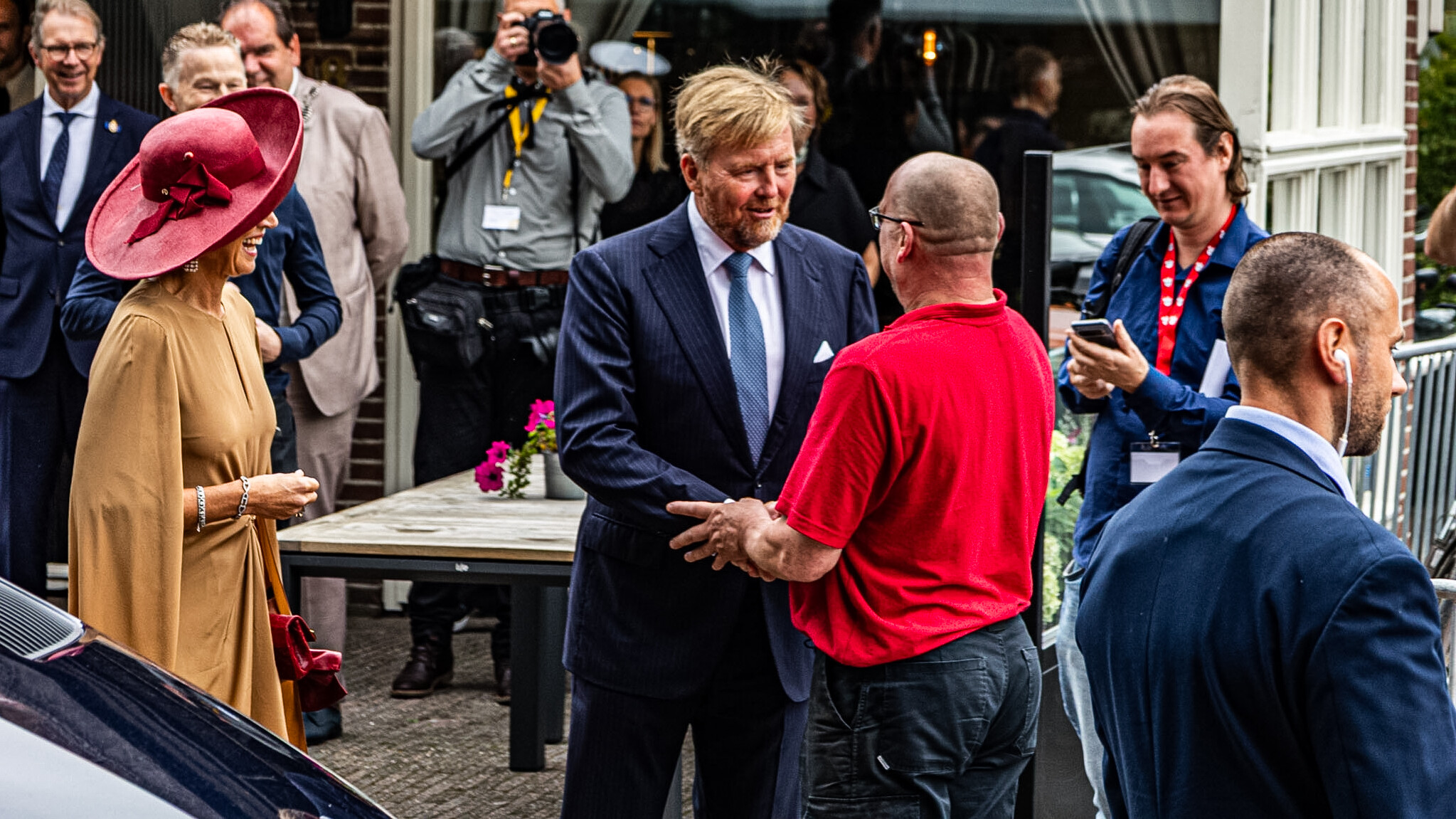 Koning Willem-Alexander ontmoet Willem Brands na 35 jaar in Zeijen