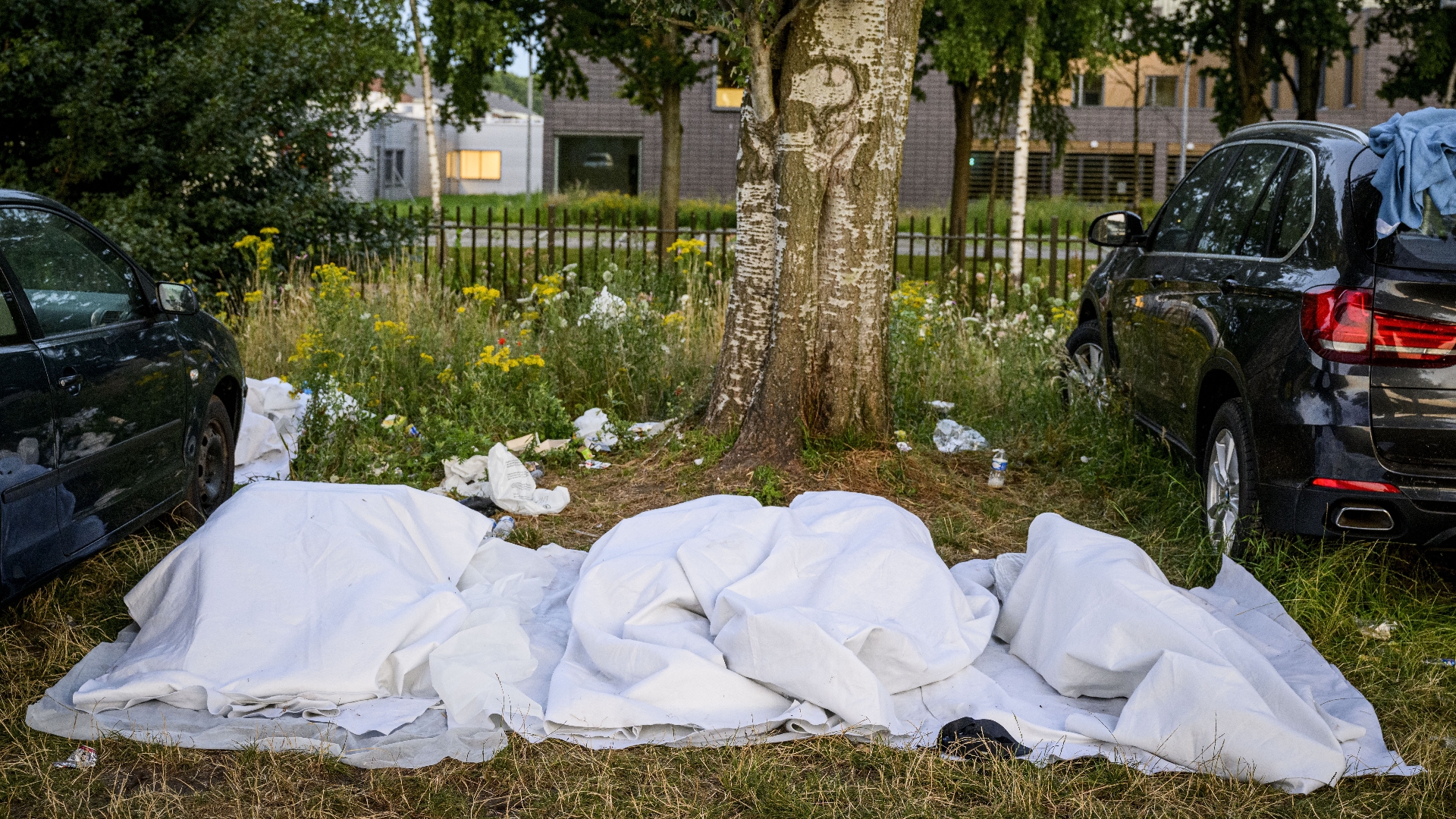 Opnieuw Honderden Buitenslapers Voor Het Aanmeldcentrum In Ter Apel ...