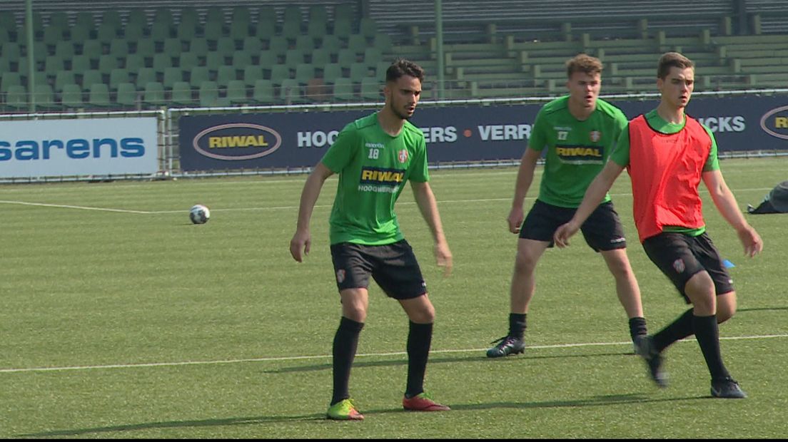 Karim Bannani tijdens de training van FC Dordrecht